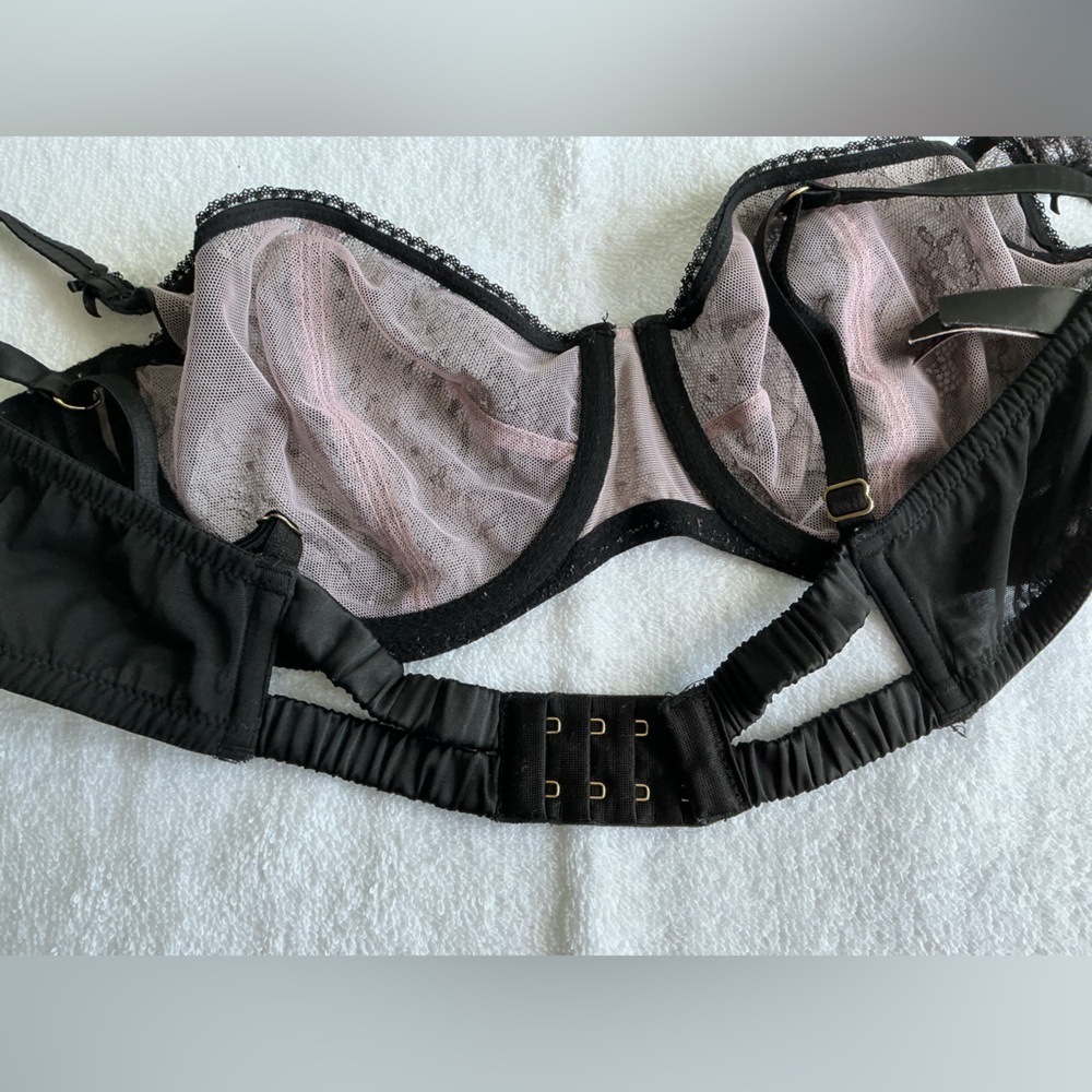 Victoria's Secret Black Sheer Lace Bra Sz 38C - Picture 10 of 10